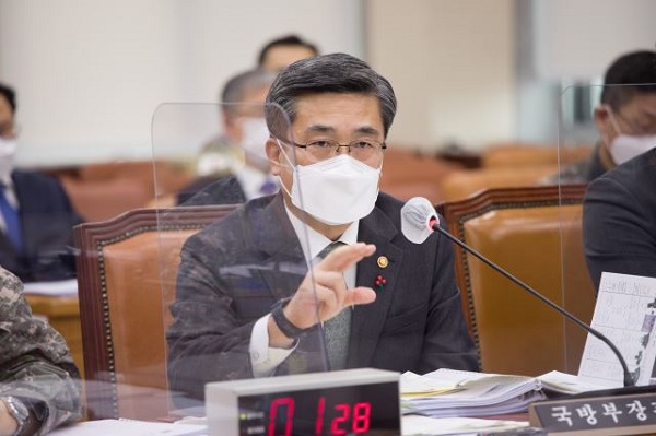 서욱 국방부 장관이 5일 국회 국방위원회 전체회의에서 질의에 답하고 있다. (사진=공동취재단)