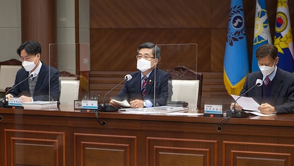 서욱 국방부장관이 6일 국방부 대회의실에서 열린 ‘국방개혁 2.0’ 추진점검회의에서 모두발언을 하고 있다.(사진=국방부 제공)