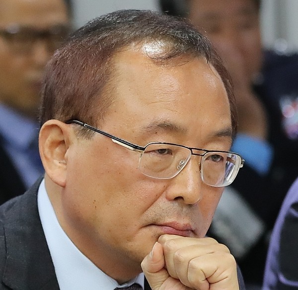 지난 2017년 9월 경기도 과천시 중앙동 정부과천청사 방위사업청에서 열린 국회 국방위원회 국정감사장에서 의원들의 질의에 답변하고 있는 장영근 한국항공대 교수.(국방신문 자료사진)