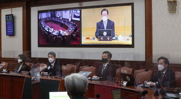 11일 정부서울청사에서 열린 영상 국무회의에서  '국가유공자 등 예우 및 지원에 관한 법률 시행령' 개정안이 의결됐다. (사진=공동취재단) 