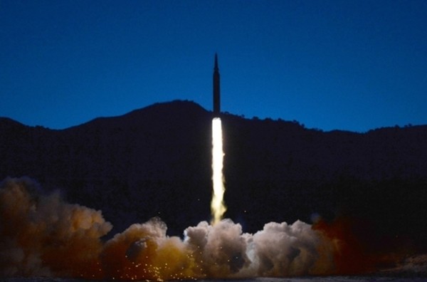 북한은 극초음속 미사일 ‘최종 시험’에 11일 성공했다며 발사 장면 사진을 관영 매체를 통해 12일 공개했다. (사진=노동신문 갈무리)