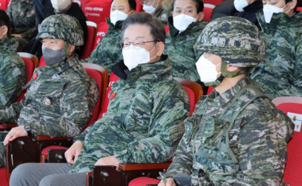 이재명 더불어민주당 대선 후보가 지난달 28일 경기도 김포시 해병대 2사단 항공부대를 방문했다.(자료 사진=국회사진기자단)