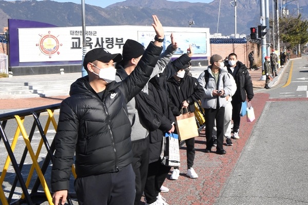 지난 1월 입영한 해군병 680기 장병들. 이 사진은 기사의 특정 사실과 관계 없음. (사진=해군교육사령부 제공)