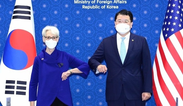 지난해 7월 23일 서울 종로구 외교부에서 열린 ‘제9차 한미 외교차관 전략대화’에 참석한 최종건 외교부 1차관과 웬디 셔먼 미국 국무부 부장관. (자료 사진=외교부 제공)