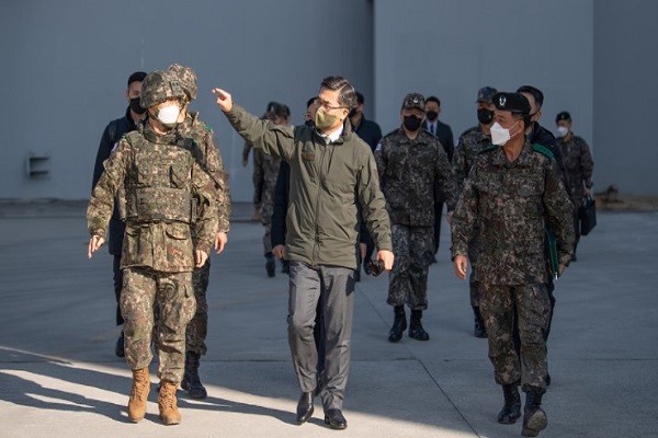 서욱 국방부 장관이 지난 1월 육군 미사일사령부를 방문해 대비태세를 점검했다. (사진=국방부 제공)