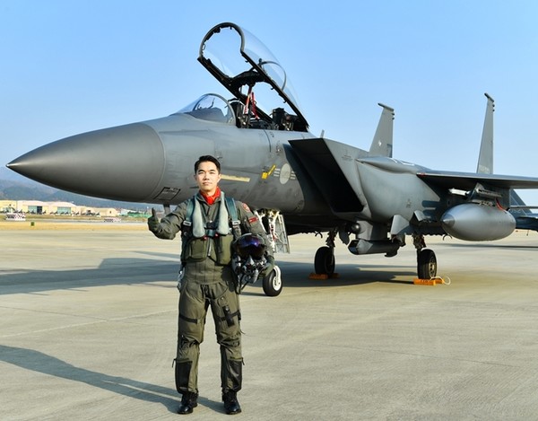 공군 제11전투비행단 방주원 소령은 2021년 공군 최우수 조종사로 선정돼 대통령 표창을 받았다.(사진=공군 제공)