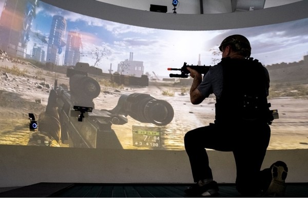 ETRI의 보유 ICT 기술을 활용한 초실감 보병전투 가상 훈련 시스템.(사진=ETRI 제공)