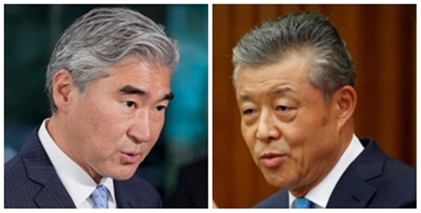 성 김 미국 국무부 대북특별대표(왼쪽), 류샤오밍(劉曉明) 중국 한반도사무특별대표.(자료 사진=AFP, 연합뉴스)