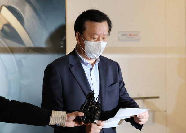 정호영 보건복지부 장관 후보자가 20일 오전 서울 서대문구 국민연금공단 서울북부지역본부에 마련된 사무실로 출근하며 입장을 밝히고 있다. (사진=연합뉴스 제공)