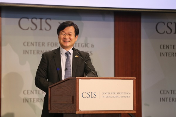 강은호 방사청장은 20일 제4차 세종국방포럼에서 '부국강병의 길-방위산업 5대 강국 추진전략'을 발표했다. 사진은 강 청장이 지난 2월 '방위사업청-CSIS 컨퍼런스'에서 기조연설 하는 모습. (사진=방사청 제공)