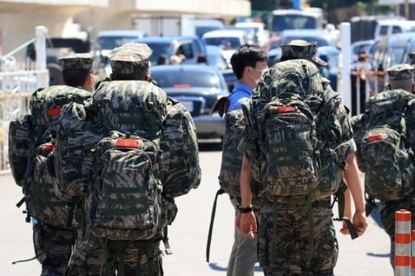 훈련 중인 해병대 장병들. 이 사진은 기사의 특정 사실과 관계 없음.(자료 사진=연합뉴스)