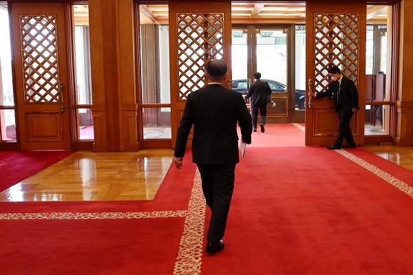 문재인 대통령이 9일 오전 청와대 본관에서 퇴임연설을 한 뒤 본관을 나서고 있다. (사진=청와대 제공)