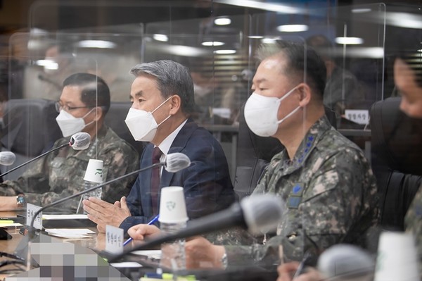 이종섭 신임 국방부 장관(가운데)이 11일 합동참모본부에서 전군 주요직위자 화상회의를 열고 있다. (사진=국방부 제공)