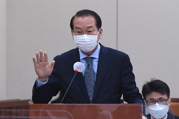 권영세 통일부 장관 후보자가 12일 국회에서 열린 인사청문회에서 선서하고 있다. (사진=국회사진기자단)