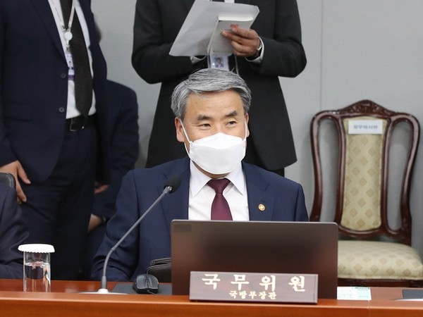 이종섭 국방부 장관이 지난 12일 서울 용산 대통령실 청사에서 열린 윤석열 정부 첫 임시 국무회의에 참석하고 있다. (사진=대통령실통신사진기자단 연합뉴스)