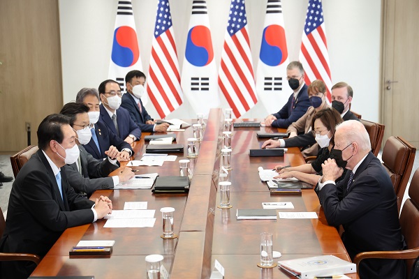 윤석열 대통령과 조 바이든 미국 대통령이 21일 오후 용산 대통령실 청사에서 확대 정상회담을 하고 있다. (사진=연합뉴스)