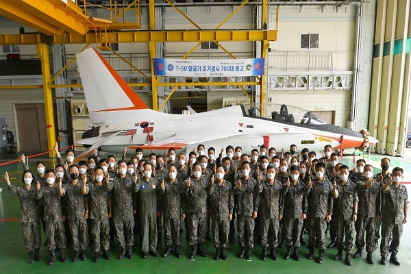 공군 제1전투비행단이 T-50 항공기 주기검사 700대 출고를 달성했다고 26일 밝혔다. (사진=공군 제1전비 제공)