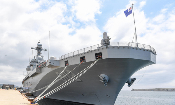 ‘2022 림팩’에 참가하는 1만4500톤급 대형수송함 마라도함.(사진=해군 제공)