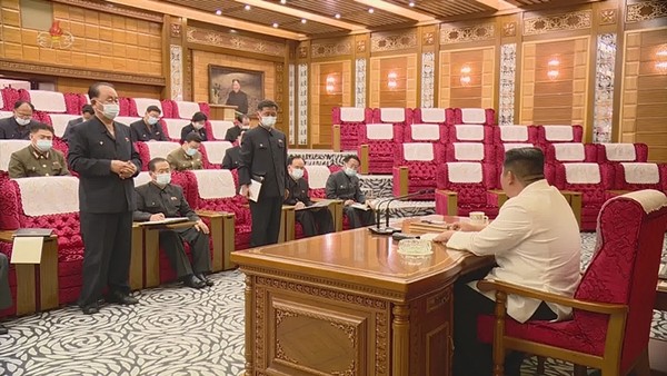 김정은 북한 노동당 총서기 겸 국무위원장이 지난달 29일 노동당 중앙위 본부청사에서 열린 정치국 협의회에서 발언하고 있다.(사진=조선중앙TV 화면 갈무리)