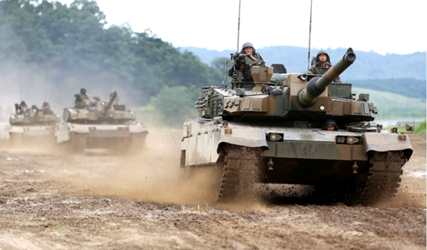 K2 전차의 기동 훈련 모습.(자료 사진=현대로템 제공)