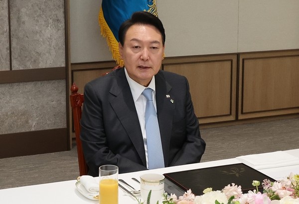 윤석열 대통령이 10일 서울 용산 대통령실 청사 대접견실에서 열린 국민의힘 지도부 초청 오찬 간담회에서 발언하고 있다.(사진=연합뉴스)