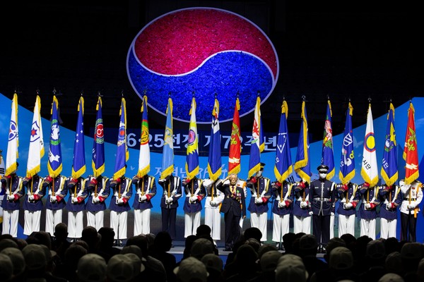 6·25 한국전쟁 72주년을 맞아 25일 서울 장충체육관에서 국내외 참전용사, 한덕수 국무총리 등 정부 주요 인사, 군 주요직위자, 시민, 학생 등 약 1500명이 참석한 가운데 열린 기념식.