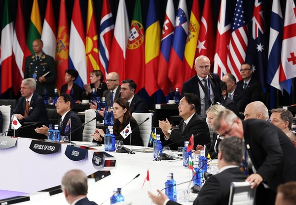 윤석열 대통령이 29일(현지시간) 스페인 마드리드 이페마(IFEMA) 컨벤션센터에서 열린 북대서양조약기구((NATO·나토) 동맹국·파트너국 정상회의에 참석하고 있다.(사진=마드리드 연합뉴스)