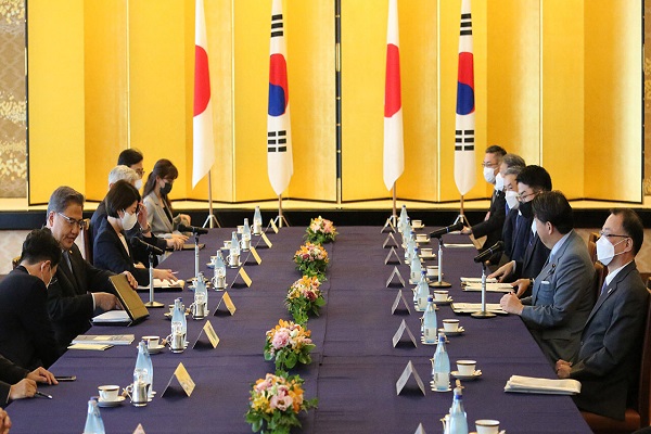 박진 외교부 장관과 하야시 요시마사(​林芳正) 일본 외무상이 18일 회담을 갖고 있다. (사진=외교부 제공)