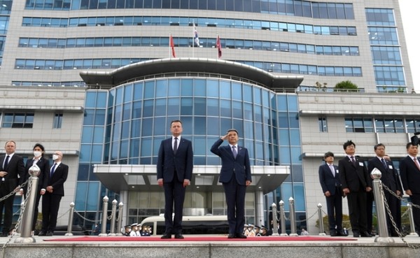 마리우슈 부아쉬착 폴란드 국방장관(왼쪽)이 지난 5월 30일 방한해 이종섭 국방장관과 국군의장대를 사열하고 있다.(자료 사진=국방부 제공)