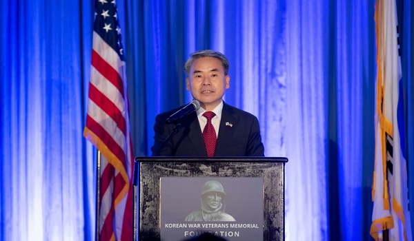 이종섭 국방부 장관이 26일(현지시간) 미국 워싱턴D.C에서 열린 '6.25전쟁 참전용사 유가족 초청 만찬 행사'에서 연설하고 있다. (사진=국방부 제공)