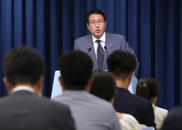 김태효 국가안보실 1차장이 4일 서울 용산 대통령실 청사 브리핑룸에서 윤석열 대통령과 방한 중인 낸시 펠로시 미국 하원의장의 전화 통화와 관련해 브리핑하고 있다. (사진=연합뉴스)