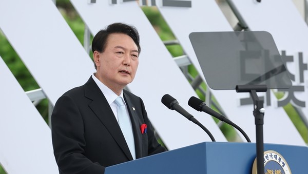 윤석열 대통령이 지난 15일 서울 용산 대통령실 청사 잔디마당에서 열린 제77주년 광복절 경축식에서 경축사를 하고 있다.(사진=연합뉴스)