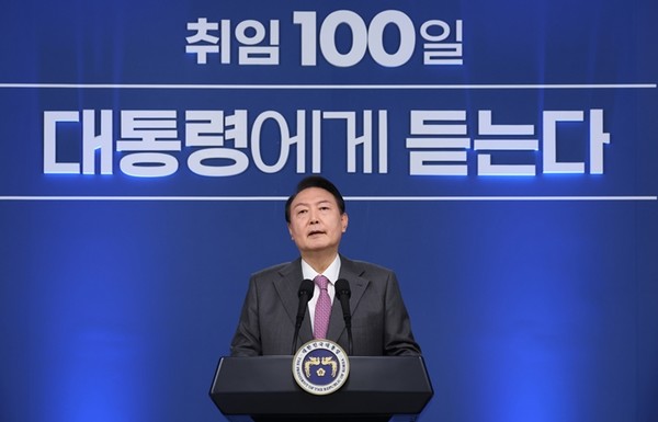 윤석열 대통령이 17일 용산 대통령실 청사 브리핑룸에서 취임 100일 기자회견을 하고 있다. (사진=대통령실 제공)