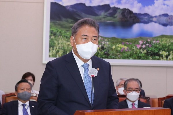 박진 외교부 장관이 19일 오전 국회에서 열린 외교통일위원회 전체회의에서 인사말을 하고 있다. (사진=국회사진기자단)