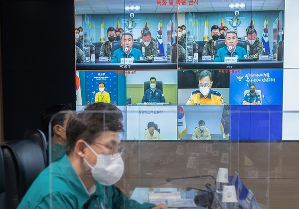 24일 '2022년 을지연습'의 일환으로 북한 핵·대량살상무기(WMD) 위협 억제 및 대응 도상 연습이 외교부, 행안부 등 8개 유관 부처 관계관들이 참석한 가운데 화상으로 열리고 있다.(사진=국방부 제공)