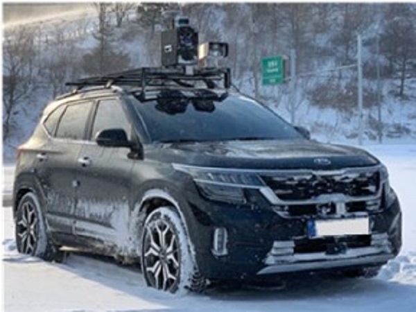 다중센서 데이터 획득장치가 부착된 차량. (사진=국방과학연구소 제공)