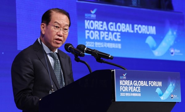 권영세 통일부 장관이 30일 서울 중구 밀레니엄힐튼서울에서 열린 ‘2022 한반도국제평화포럼’에 참석해 개회사를 하고 있다.(서울=연합뉴스)