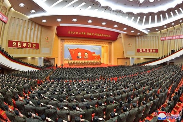 북한 관영 조선중앙통신은 “제6차 노농적위군 지휘성원 회의가 8월 29일과 30일 수도 평양의 4·25문화회관에서 진행되였다”고 31일 보도했다.(사진=조선중앙통신 연합뉴스)