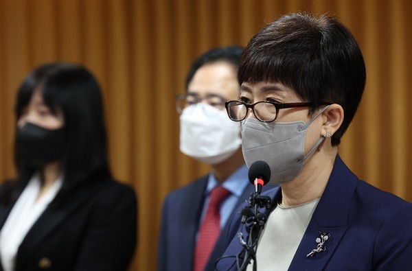 공군 성폭력 피해 사망 고 이예람 중사 사건 안미영 특별검사가 13일 서울 서초구 서울지방변호사회관에서 100일간의 수사 결과를 발표하고 있다.(사진=연합뉴스)