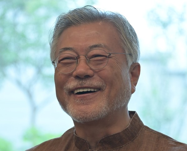 문재인 전 대통령이 지난달 29일 경남 양산시 평산마을 사저에서 이재명 대표 등 더불어민주당 신임 지도부의 예방을 받고 대화하고 있다.(자료 사진=연합뉴스)