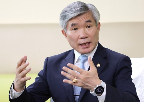 이기식 병무청장이 서울 영등포구 병무청에서 연합뉴스와 인터뷰를 하고 있다.(사진=병무청 제공)