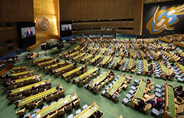 윤석열 대통령이 20일(현지시간) 유엔총회에서 기조연설을 하는 모습이 총회장 내 화면에 비치고 있다.(사진=연합뉴스)