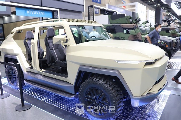 'DX KOREA 2022'의 기아 무기체계관에 전시된 수소연료전기 발전기 탑재 콘셉트카. (사진=오동준 기자)