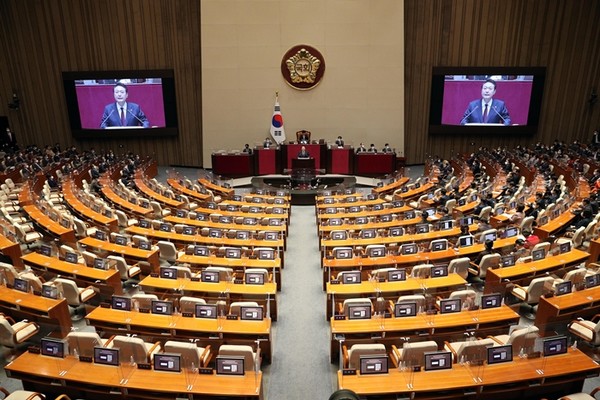 윤석열 대통령이 25일 서울 여의도 국회 본회의장에서 2023년 정부 예산안 시정연설을 하고 있다.(사진=국회사진공동취재단 연합뉴스)