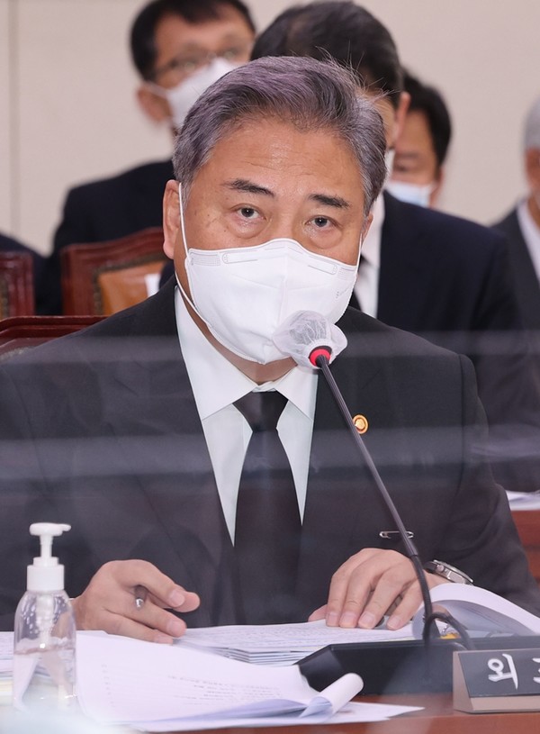 박진 외교부 장관이 31일 열린 국회 외교통일위원회 전체회의에서 의원들의 질의에 답변하고 있다.(사진=연합뉴스)