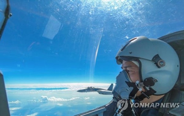 중국 공군 전투기들이 대만 주변 상공을 비행하고 있다.(자료 사진=연합뉴스)