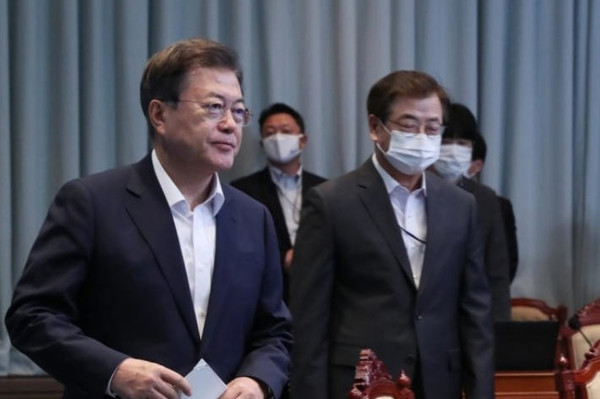 문재인 전 대통령(왼쪽)과 서훈 전 국가안보실장.(자료 사진=연합뉴스)