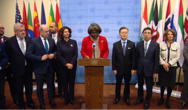 린다 토머스-그린필드 주유엔 미국대사가 9일(현지시간) 유엔 안보리에서 북한 인권 상황을 논의한 후 31개국을 대표해 공동성명을 발표하고 있다.(사진=로이터 연합뉴스)