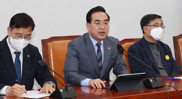 박홍근 원내대표 주재로 27일 국회에서 열린 더불어민주당 원내대책회의.(사진=연합뉴스)