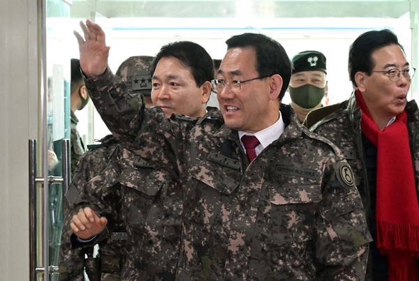 주호영 국민의힘 원내대표가 30일 경기도 연천군 육군 제5사단을 방문해 수색대대 장병들을 격려하고 있다.(사진=국회사진기자단 연합뉴스)